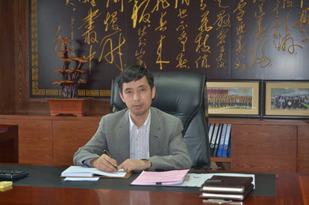 马夏康在办公室工作_副本_副本.jpg