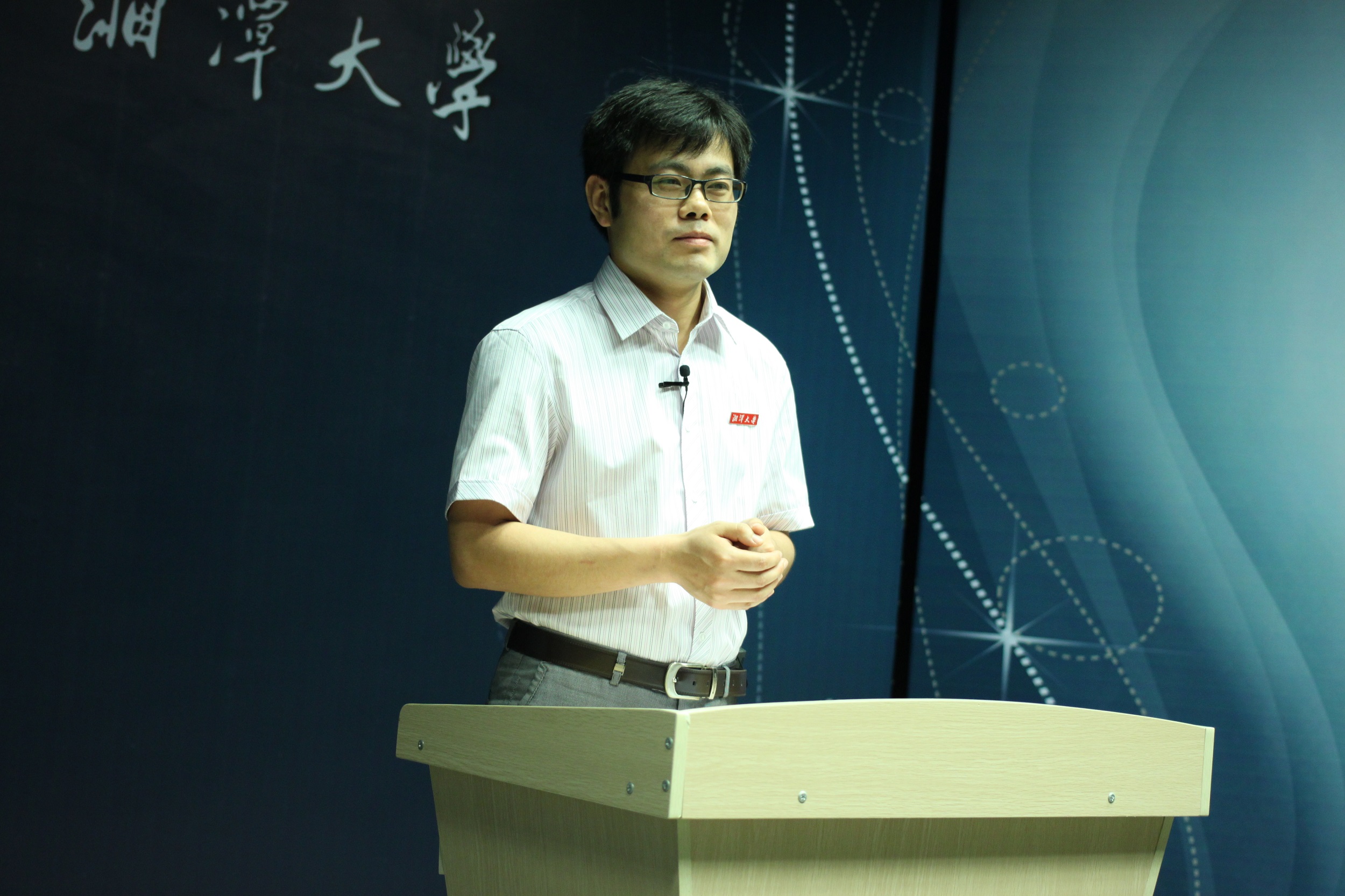 主讲中国大学视频公开课留影.jpg
